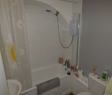 1 bed Apartment - To Let - Photo 5