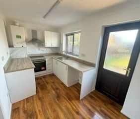 2 bedroom end of terrace house to rent - Photo 4