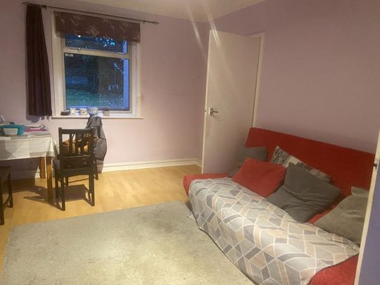 3 Bed Terraced House, Ilminster Avenue, BS4 - Photo 1