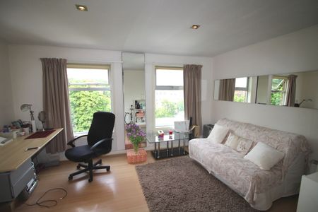 1 Bed Flat, Penywern Road, SW5 - Photo 4