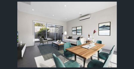 Bright and inviting two bedroom home! - Photo 2