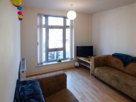 2 bedroom flat to rent - Photo 3