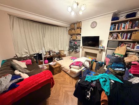 5 Bed Terraced House, North Circular Road, N13 - Photo 2