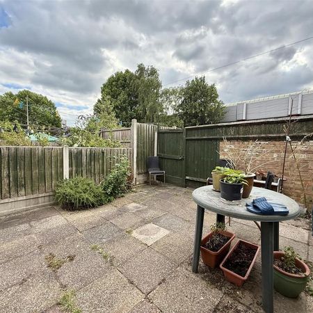 1 bedroom in a house share to rent - Photo 4