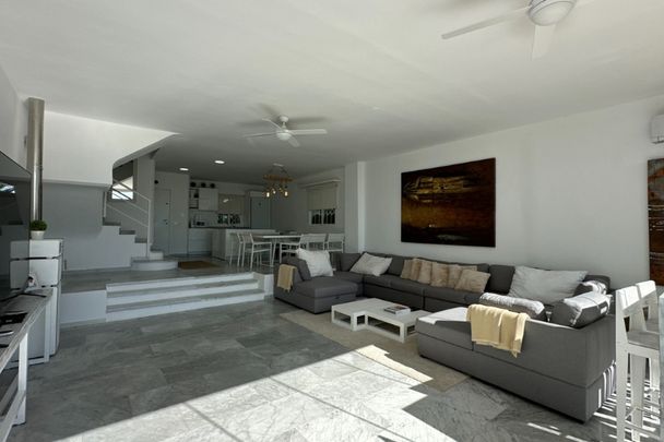 6 Bedroom Townhouse For Rent in Estepona, Málaga - Photo 1