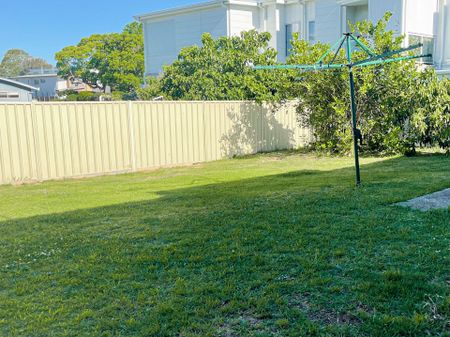 Central Three Bedroom Cottage - Photo 3