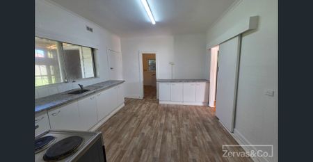 VERY CLOSE TO MONASH MEDI CENTRE & CLAYTON SHOPS - Photo 3