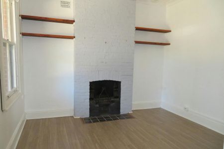 WALK EVERYWHERE FROM THIS 3 BEDROOM HOME! - Photo 5