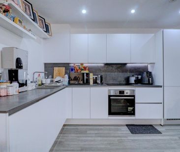 2 bedroom apartment to rent - Photo 3