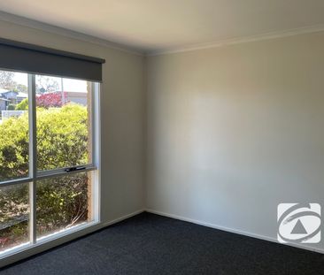 FAMILY LIVING IN LANGWARRIN PARK ESTATE - Photo 5