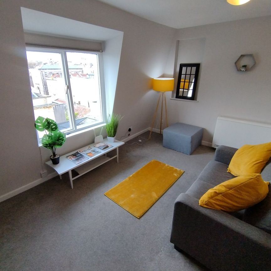 1 Bed Flat, The Mall, BS8 - Photo 1