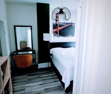 For Lease - 206 Bathurst Street, Toronto, Ontario - Photo 3