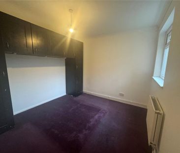 2 bedroom maisonette to rent - Photo 2