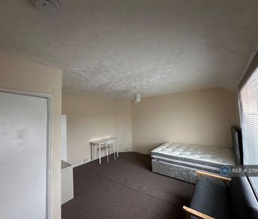 3 bedroom flat to rent - Photo 1