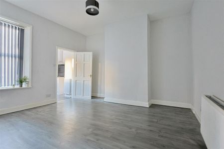 2 bedroom Flat to rent in Ripon Street, Gateshead - Photo 2