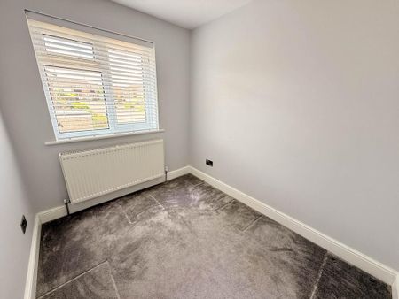 4 bedroom detached house to rent - Photo 3