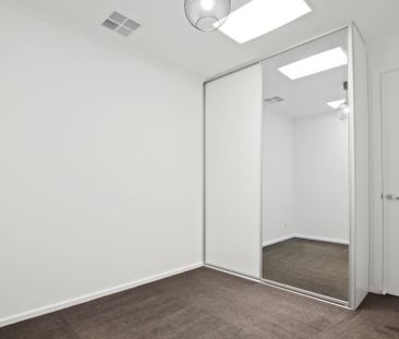 Light-Filled Modern Townhouse with 6.6kW Solar in a Prime Lifestyle... - Photo 4