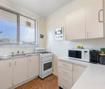 Chic South Yarra Living with Elevated Views and Unbeatable Convenience - Photo 2