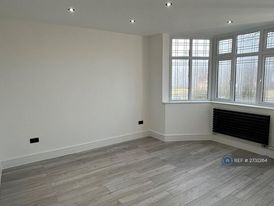 4 bedroom semi-detached house to rent - Photo 1