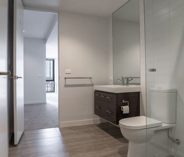 BRIGHT & SUNNY GEM IN FOOTSCRAY HUB - Photo 6