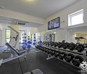 Fully Furnished Studio with Carpark, Storage & Stunning Views - Photo 6