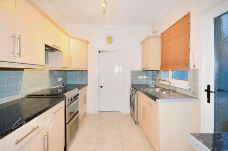 3 bedroom terraced house to rent - Photo 4