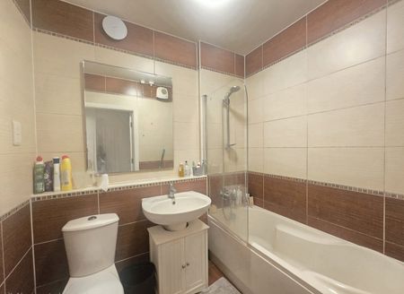Ladysmith Road, Enfield, EN1 - Photo 5
