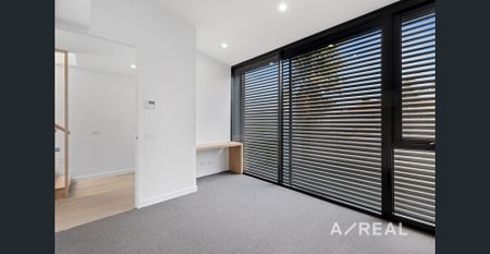 Experience Contemporary Luxury and Elegance in a Near-New Three-Bedroom Residence! - Photo 4