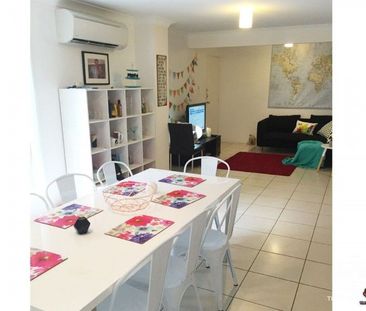 3 bedroom Townhouse available now - Photo 5