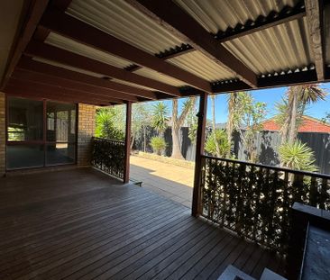 "Perfect Family Living - Close to Schools, Shops & Parks" - Photo 3