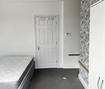 1 bedroom house of multiple occupation to rent - Photo 3