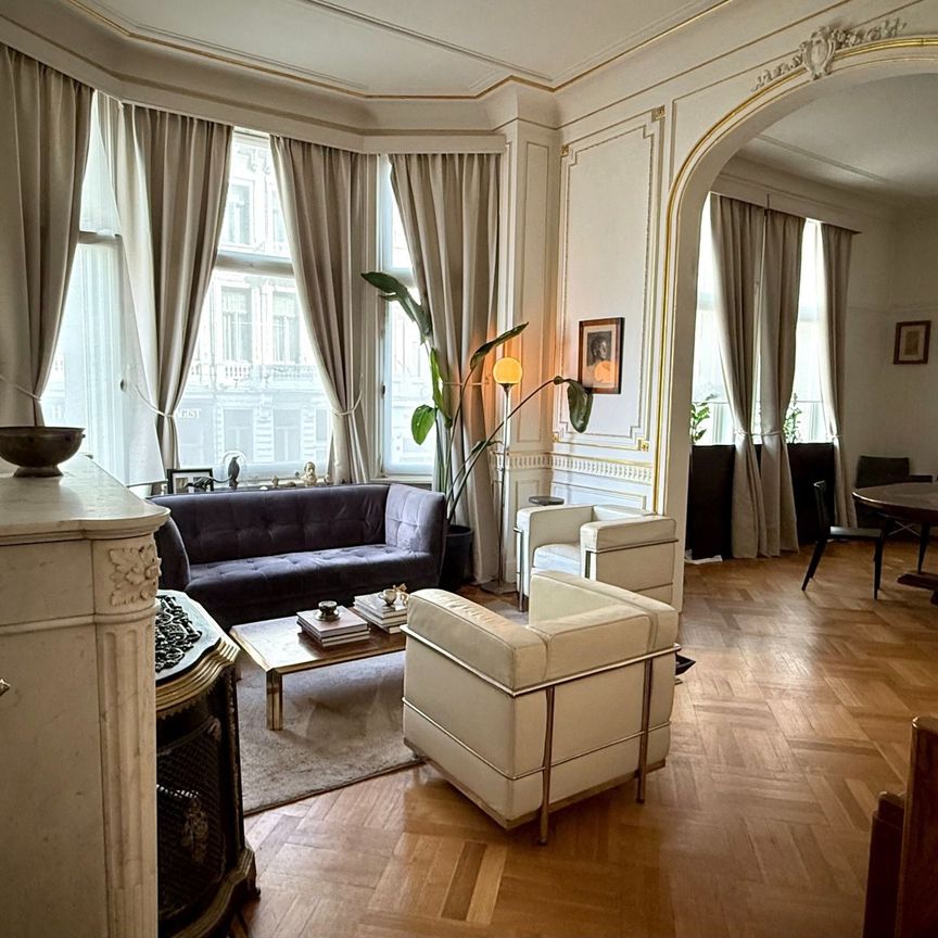 Authentiek appartement in prachtige Art Nouveau stijl - Photo 1