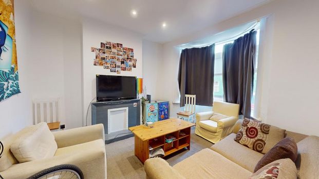 4 bedroom terraced house to rent - Photo 1