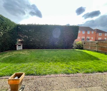 5 bedroom detached to let - Photo 3