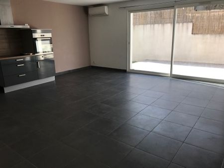 Location Appartement 3 pièces 67m² VILLENEUVE DE LA RAHO 66180 - Photo 2