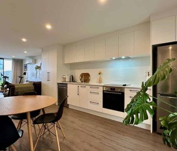 Two bedroom , 1 bathroom - Photo 2