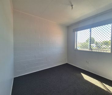 Centrally Located Apartment - Water Included! - Photo 5