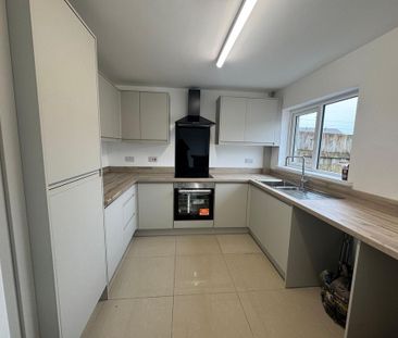 3 bedroom terraced house to rent - Photo 3