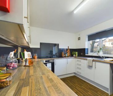 4 Bedroom House - Photo 4