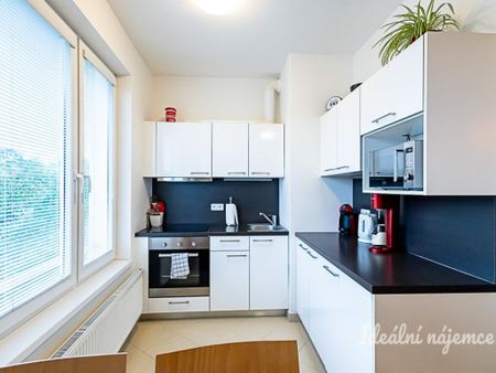 Pronájem bytu 1+kk 32 m2 - Fotografie 3