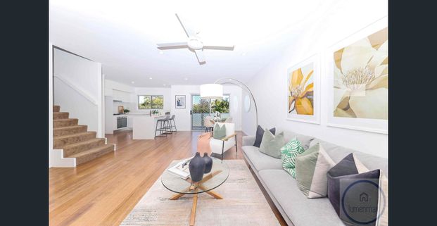 Modern 3 bedroom Townhouse Close to everything ! - Photo 1