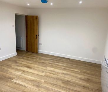 2 bedroom semi-detached house to rent - Photo 4