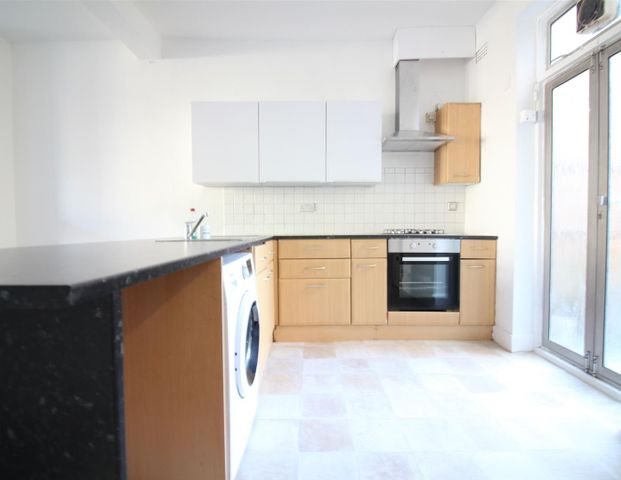 Ferme Park Road, Crouch End, London - Photo 1