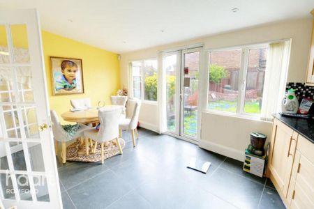 3 bedroom semi-detached house to rent - Photo 5