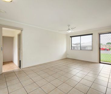 4 Bedroom Home with Air Conditioning and Fully Fenced Yard - Photo 2