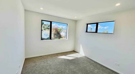 Brand New 2.5-Bedroom Double-Storey Home! - Photo 2