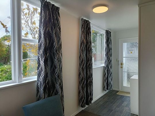 2 Bedroom Flat in Wadestown - Photo 1