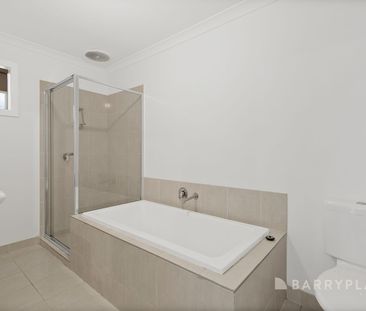 Gorgeous family home, ready to go in Edenbrook Estate - Photo 5