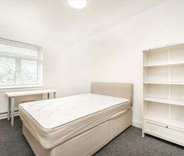 3 bedroom maisonette to rent - Photo 2