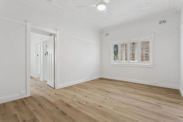 Renovated Beach Front One Bedroom Apartment with study/2nd bedroom - Photo 1